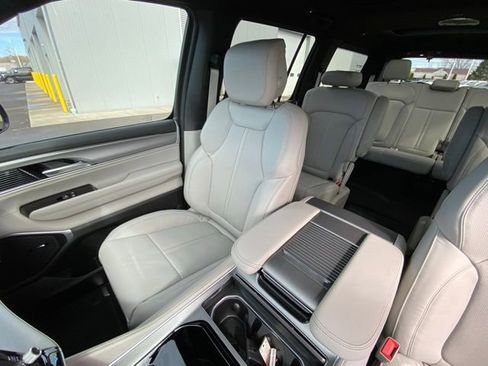 New 2026 Jeep Grand Wagoneer 4WD w/ Premium Group I image 11