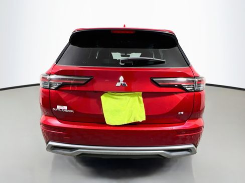 Used 2025 Mitsubishi Outlander SE FWD image 6