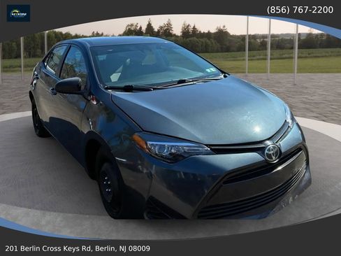 Used 2017 Toyota Corolla LE image 1
