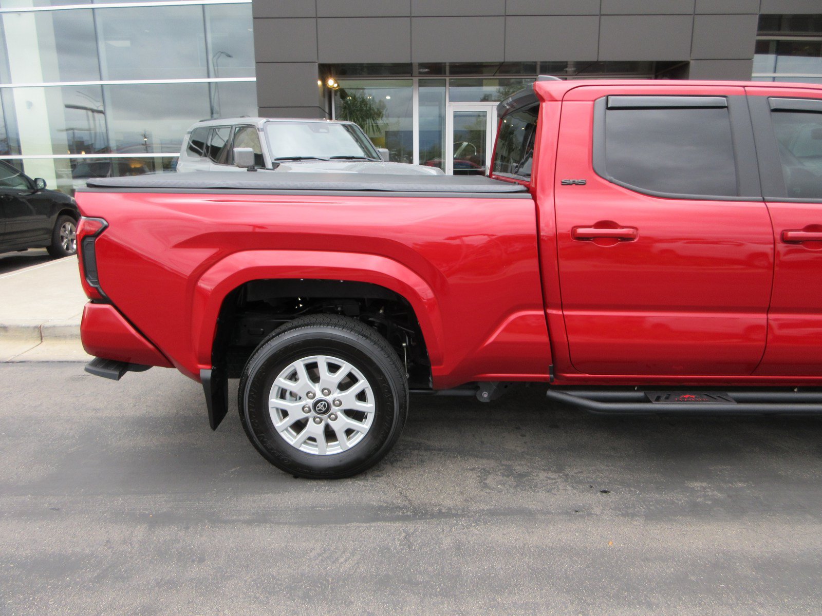 Used 2025 Toyota Tacoma SR5 AWD/4WD image 13