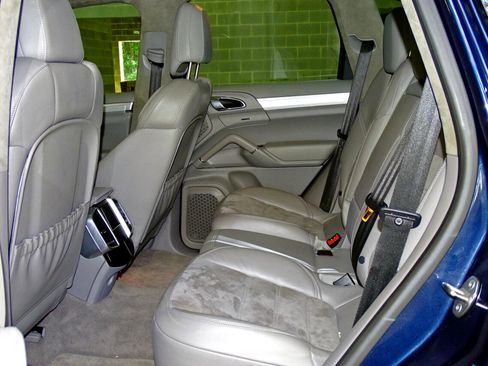 Used 2014 Porsche Cayenne GTS image 17