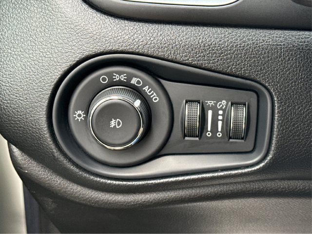 Used 2021 Jeep Renegade Latitude AWD/4WD image 20