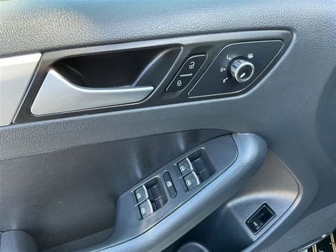Used 2014 Volkswagen Jetta SE image 25