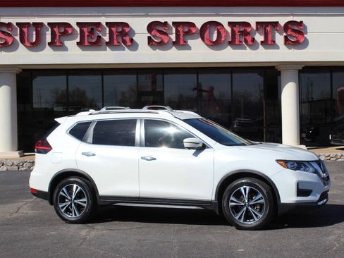 Used 2020 Nissan Rogue SV w/ Premium Package FWD image 1