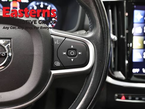 Used 2022 Volvo S60 B5 Momentum image 16