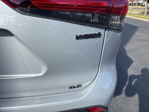 Certified 2024 Toyota Highlander XLE image 26