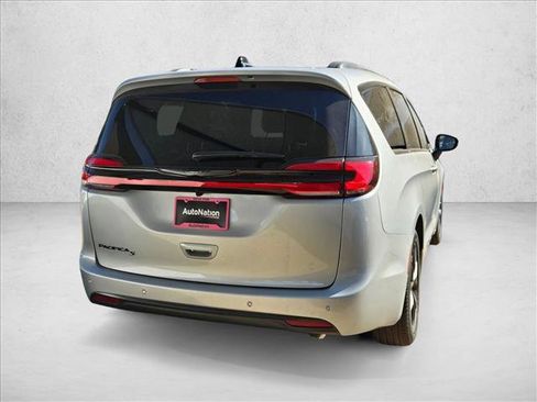 New 2026 Chrysler Pacifica Select w/ S Appearance Package FWD image 2