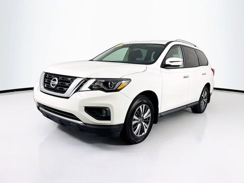 Used 2020 Nissan Pathfinder SV image 3