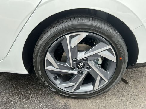 New 2026 Hyundai Elantra Limited FWD image 9