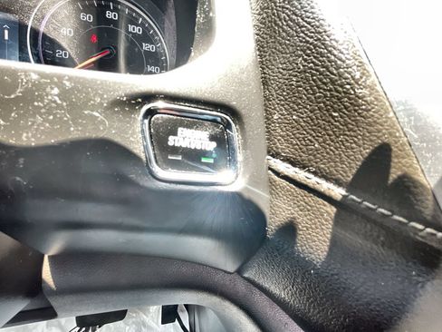 Used 2023 GMC Acadia SLE FWD image 17