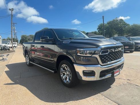 Used 2025 RAM 1500 Big Horn AWD/4WD image 4