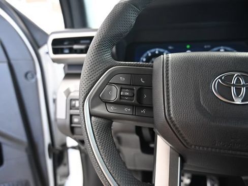 Used 2025 Toyota Tacoma TRD Sport AWD/4WD image 25