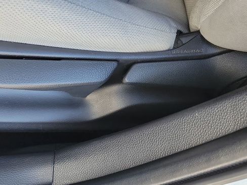 Used 2022 Toyota Corolla L image 19