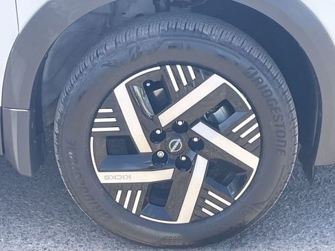 Used 2025 Nissan Kicks SV FWD image 9