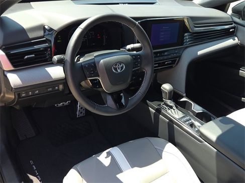 Used 2025 Toyota Camry SE image 16