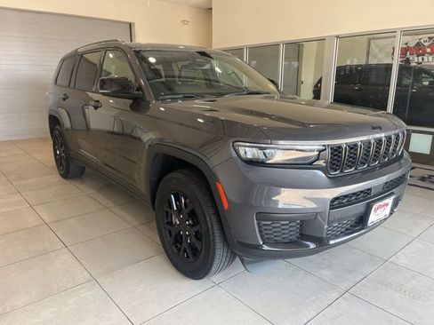 Used 2024 Jeep Grand Cherokee L Altitude image 4