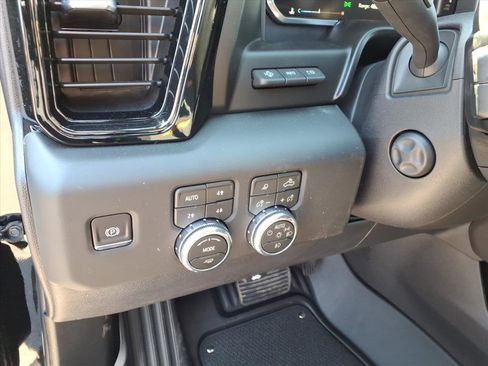 New 2026 GMC Sierra 1500 AT4 w/ Technology Package AWD/4WD image 14