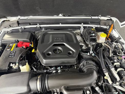 Used 2025 Jeep Wrangler Unlimited Sahara AWD/4WD image 35