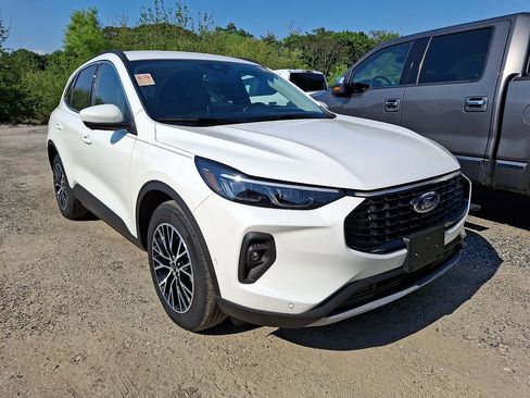 Used 2023 Ford Escape SE w/ PHEV Premium Package FWD image 3