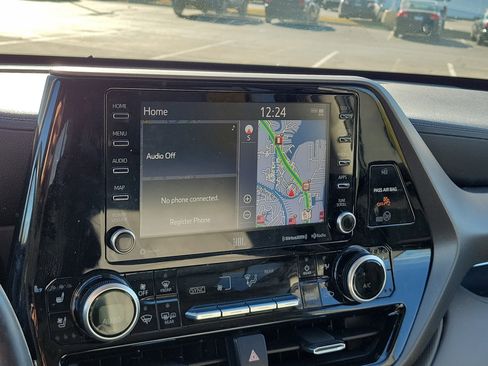 Used 2021 Toyota Highlander Limited image 26