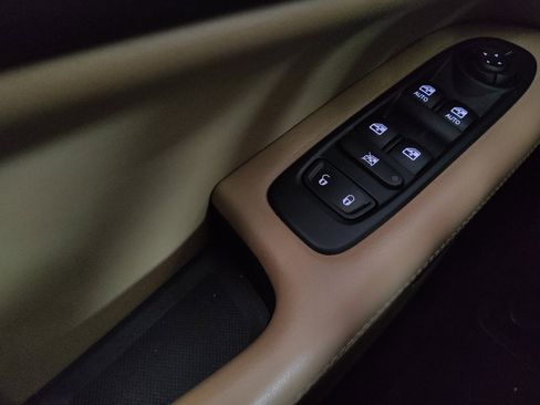 Used 2018 Jeep Compass Sport w/ Tech Group FWD image 27