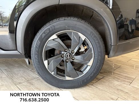 Used 2025 Nissan Rogue SV AWD/4WD image 25