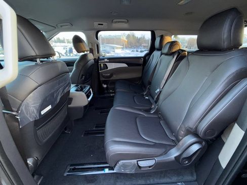 New 2026 Kia Carnival FWD image 25