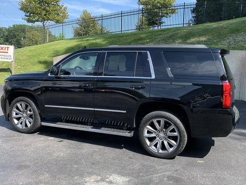 Used 2018 Chevrolet Tahoe LT w/ LT Signature Package AWD/4WD image 3