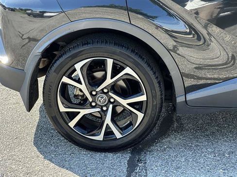 Used 2018 Toyota C-HR XLE FWD image 27