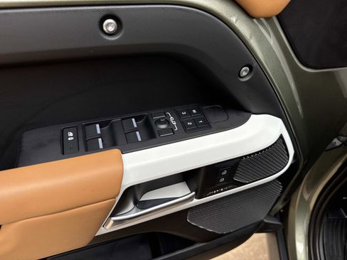 Used 2024 Land Rover Defender 110 S image 19