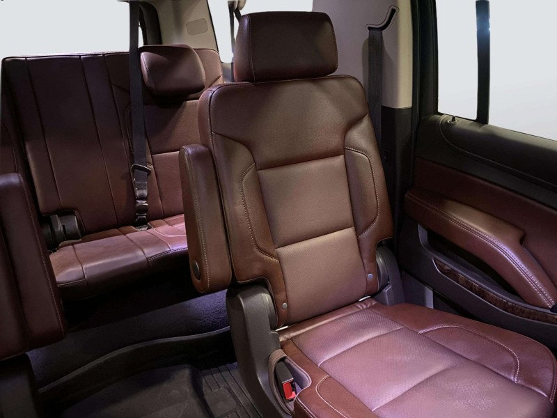 Used 2020 Chevrolet Suburban Premier w/ Premier 6.2L Value Package AWD/4WD image 33