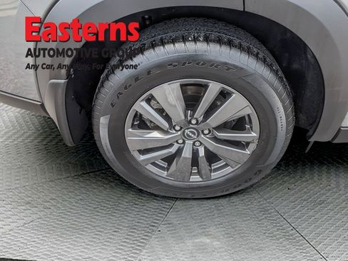 Used 2022 Nissan Pathfinder SV AWD/4WD image 12