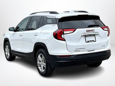 Used 2023 GMC Terrain SLE w/ Driver Convenience Package image 4