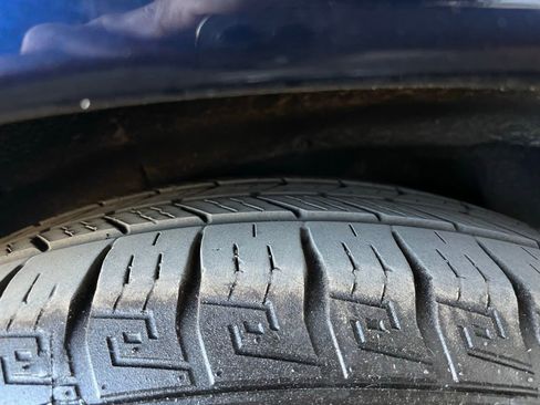 Used 2021 Nissan Armada SL w/ Captain's Chairs Package image 11