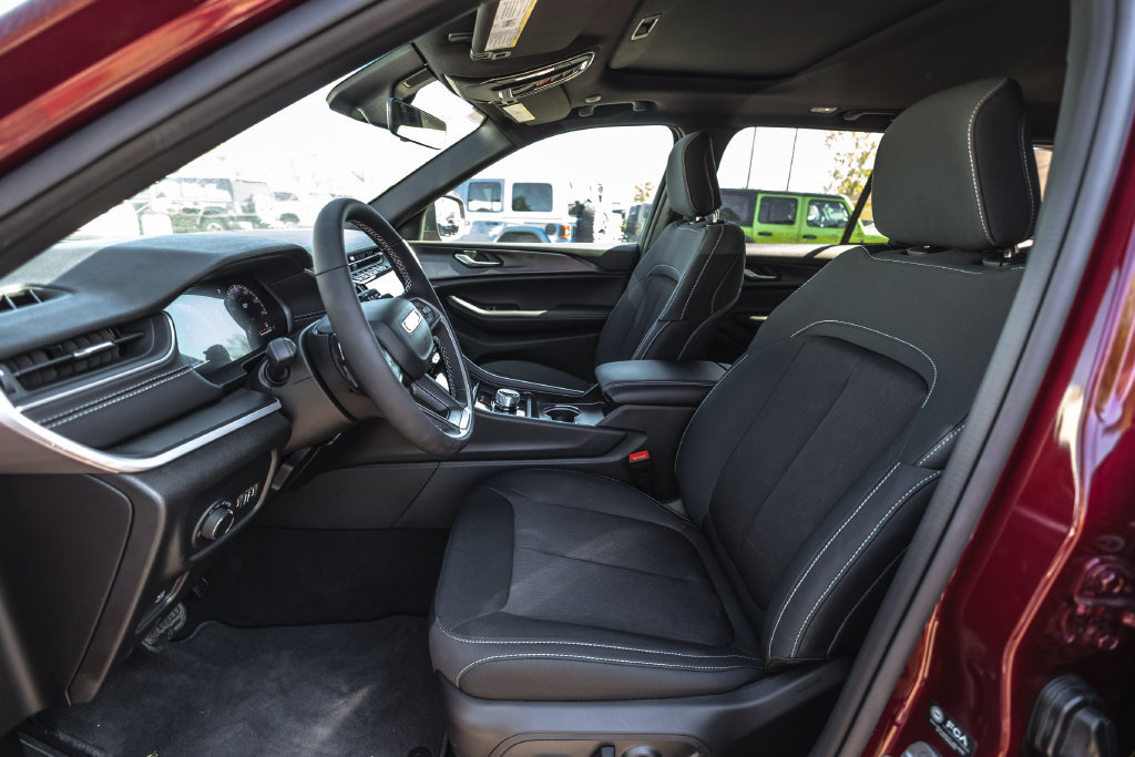 New 2026 Jeep Grand Cherokee Laredo X AWD/4WD image 17