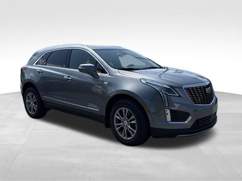 Used 2021 Cadillac XT5 Premium Luxury w/ LPO, Floor Liner Package FWD image 3