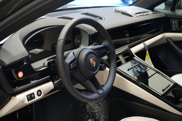 New 2026 Porsche Panamera 4 AWD/4WD image 4