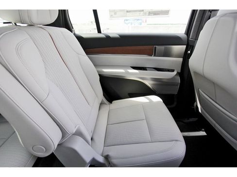 New 2026 Cadillac Vistiq Luxury image 11