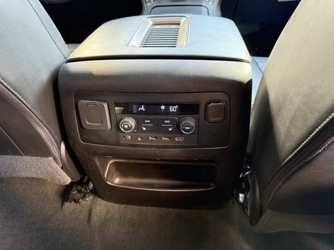 Used 2018 GMC Yukon Denali image 34