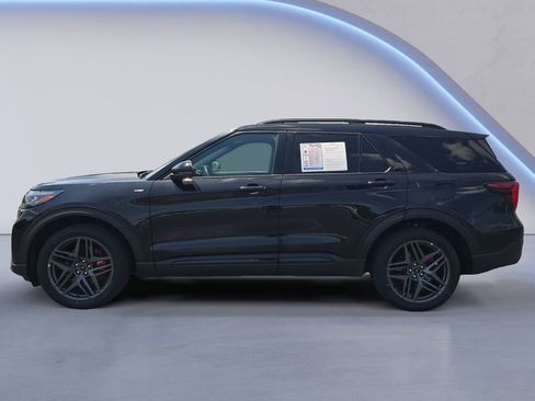 Used 2025 Ford Explorer ST-Line w/ ST-Line Street Pack AWD/4WD image 2