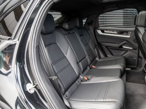 Certified 2024 Porsche Cayenne S AWD/4WD image 25