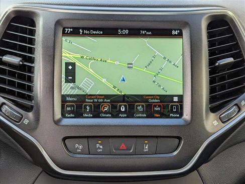 Used 2019 Jeep Cherokee Trailhawk AWD/4WD image 13