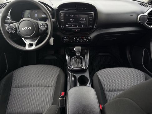 Used 2023 Kia Soul LX w/ LX Technology Package image 10