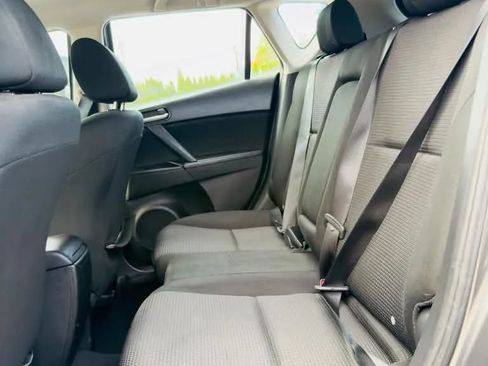 Used 2013 MAZDA MAZDA3 i Touring FWD image 10