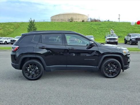 Used 2026 Jeep Compass Latitude AWD/4WD image 15