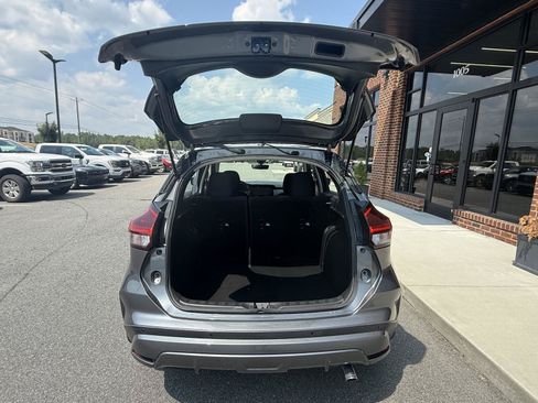 Used 2023 Nissan Kicks SV w/ Interior Electronics Package FWD image 12