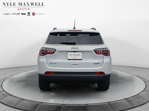Used 2024 Jeep Compass Latitude w/ Sun and Sound Group AWD/4WD image 15
