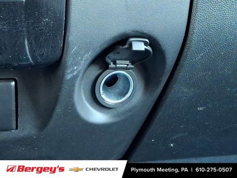 Used 2015 Nissan Titan SV w/ SV Value Truck Package image 27