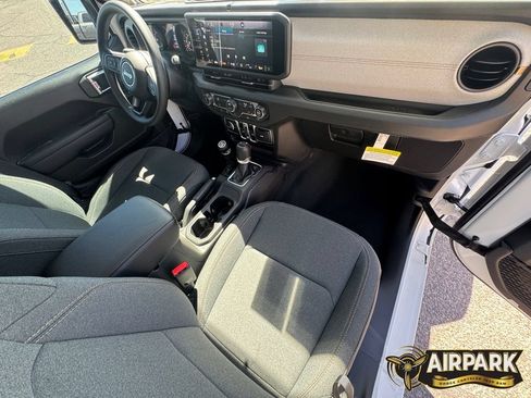 New 2026 Jeep Gladiator Sport AWD/4WD image 11