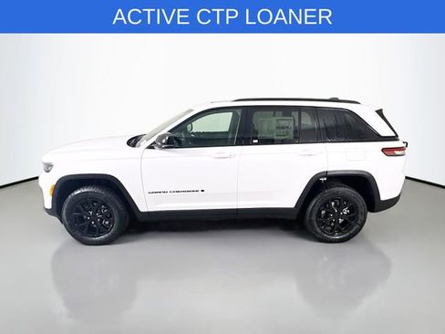 New 2025 Jeep Grand Cherokee Altitude AWD/4WD image 4